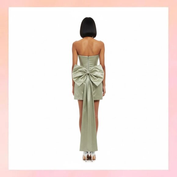 Dresses & Skirts - Elegant Strapless Green Mini Dress with Oversized Bow
